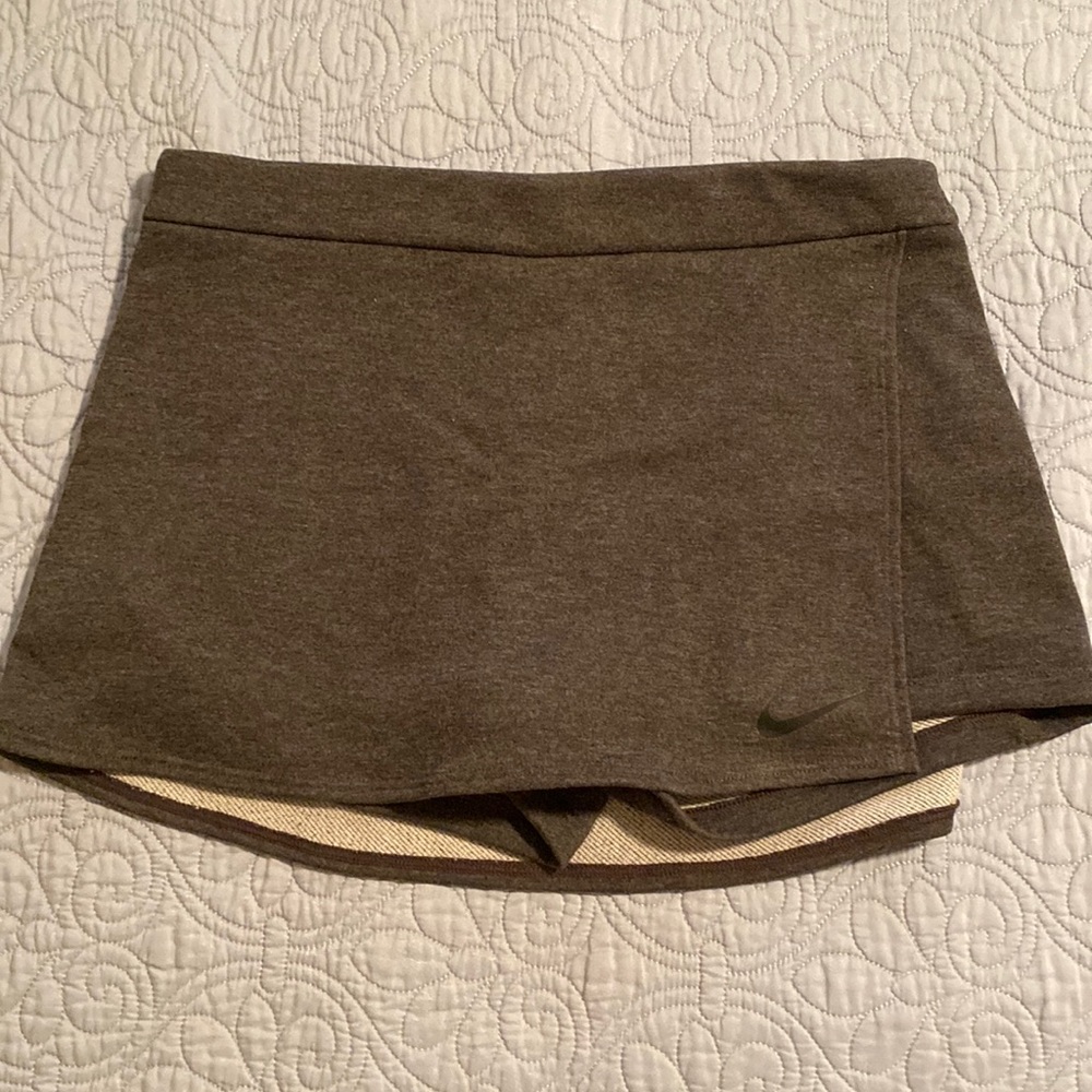 Nike DriFit skort -size medium